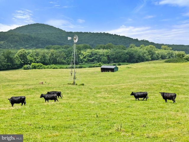 10674 ADA RD, Marshall, VA 20115