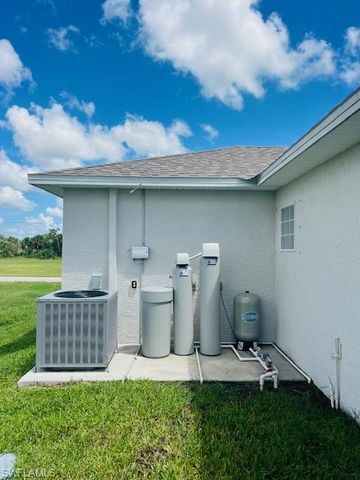 1726 NE 17th TER, Cape Coral, FL 33909