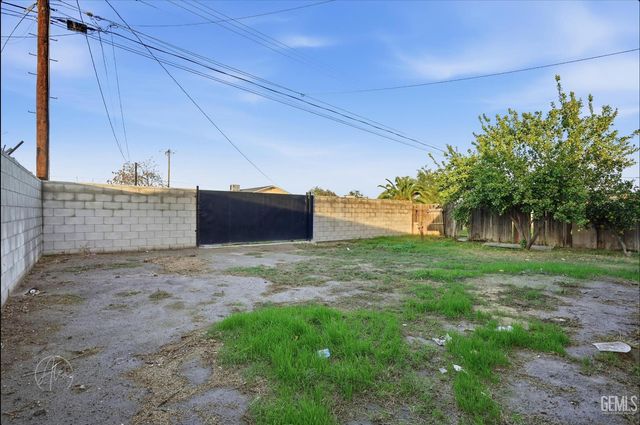 1716 Filson Street, Bakersfield, CA 93307