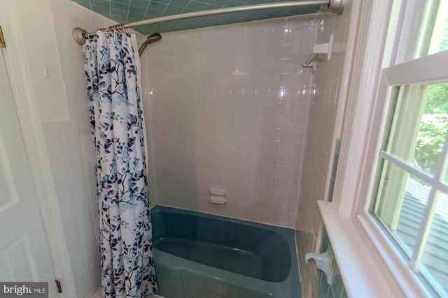 428 INGLESIDE DR, Fredericksburg, VA 22405