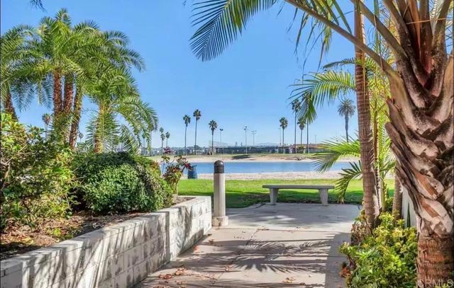 3764 Bayside Lane 4, San Diego, CA 92109