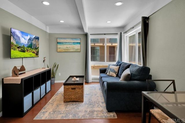 3764 Bayside Lane 4, San Diego, CA 92109