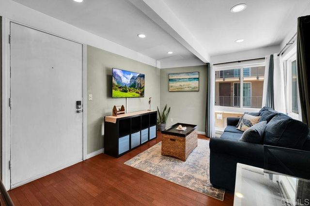3764 Bayside Lane 4, San Diego, CA 92109