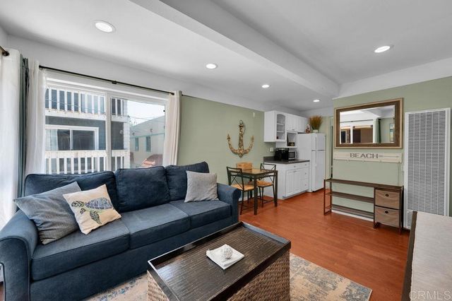 3764 Bayside Lane 4, San Diego, CA 92109