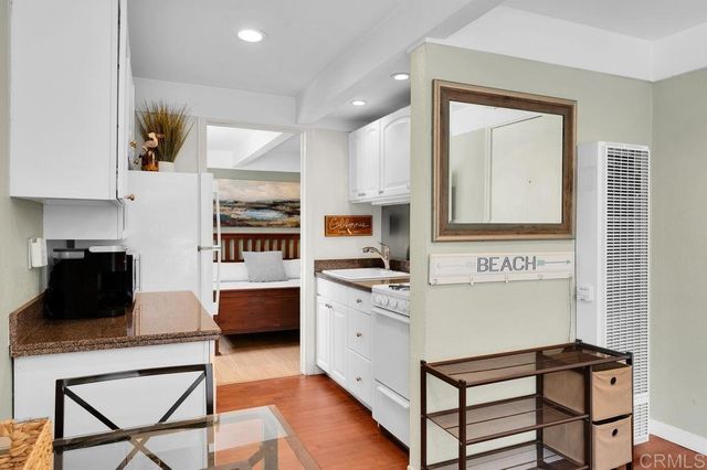 3764 Bayside Lane 4, San Diego, CA 92109