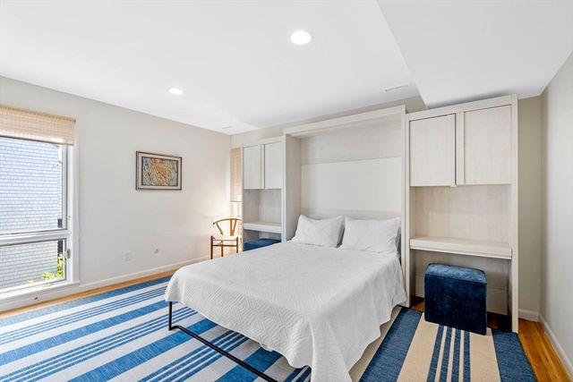 2 Brackett Brackett Pl B, Marblehead, MA 01945