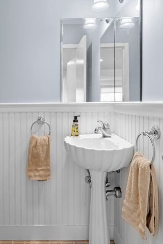 2 Brackett Brackett Pl B, Marblehead, MA 01945