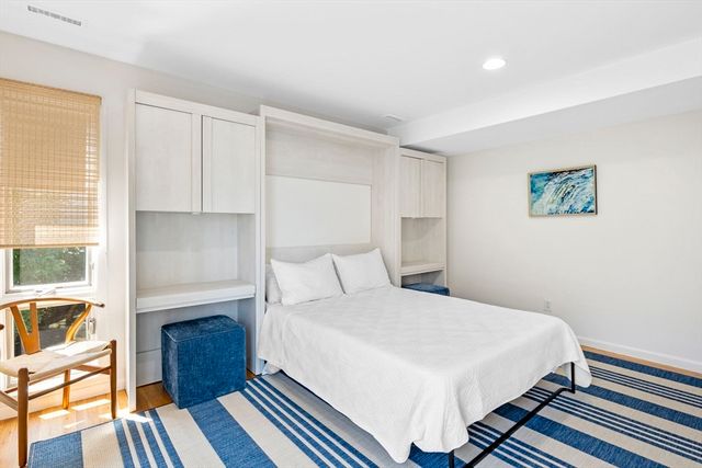 2 Brackett Brackett Pl B, Marblehead, MA 01945
