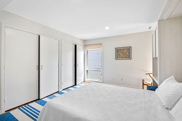 2 Brackett Brackett Pl B, Marblehead, MA 01945