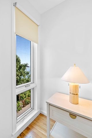 2 Brackett Brackett Pl B, Marblehead, MA 01945