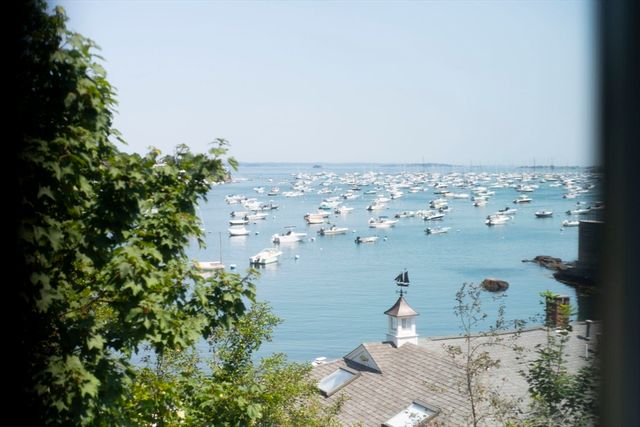 2 Brackett Brackett Pl B, Marblehead, MA 01945