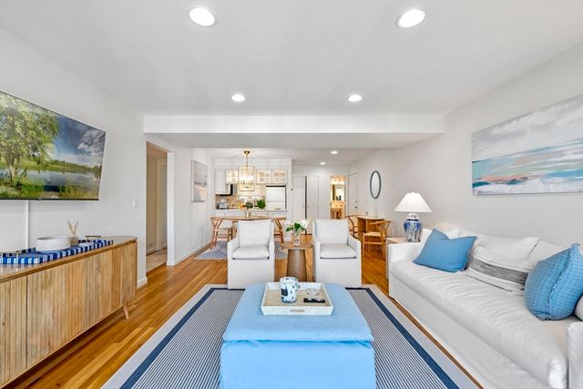 2 Brackett Brackett Pl B, Marblehead, MA 01945