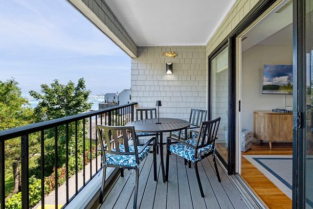 2 Brackett Brackett Pl B, Marblehead, MA 01945