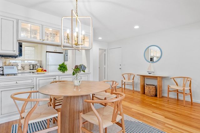 2 Brackett Brackett Pl B, Marblehead, MA 01945