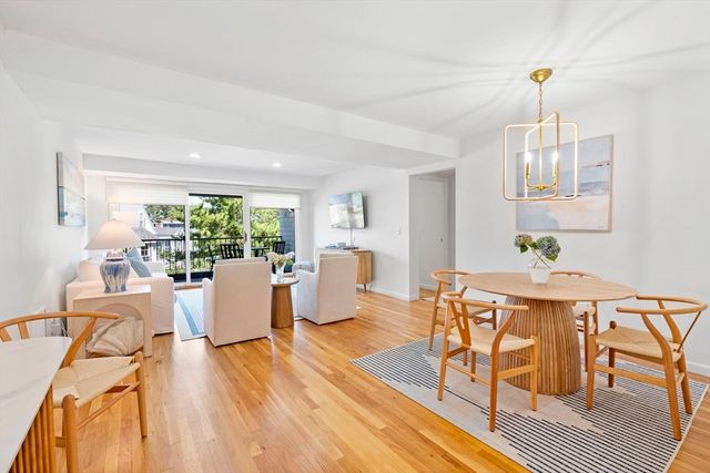 2 Brackett Brackett Pl B, Marblehead, MA 01945