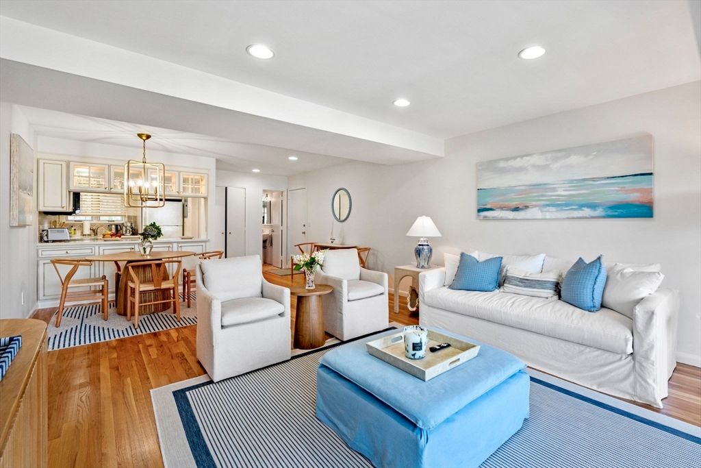 2 Brackett Brackett Pl B, Marblehead, MA 01945