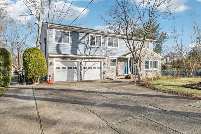 98 Auborn Avenue, Shirley, NY 11967