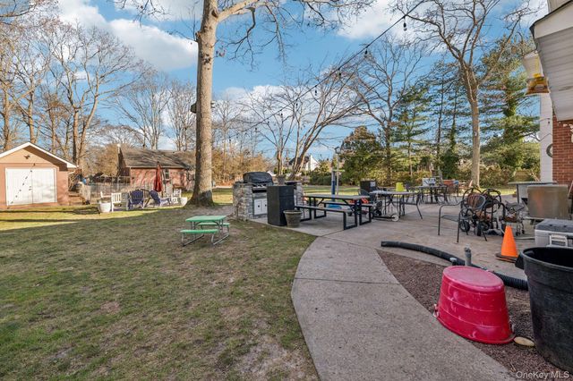 98 Auborn Avenue, Shirley, NY 11967