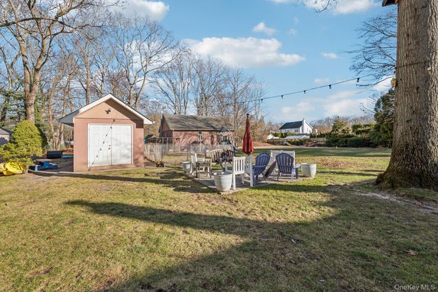 98 Auborn Avenue, Shirley, NY 11967