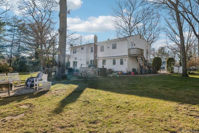 98 Auborn Avenue, Shirley, NY 11967