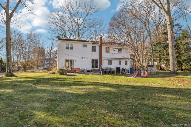 98 Auborn Avenue, Shirley, NY 11967