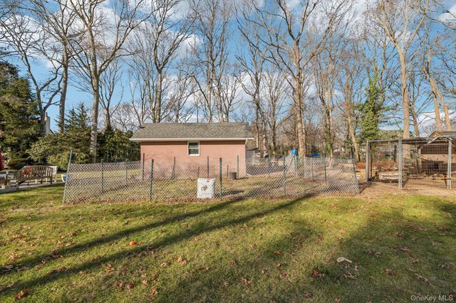 98 Auborn Avenue, Shirley, NY 11967