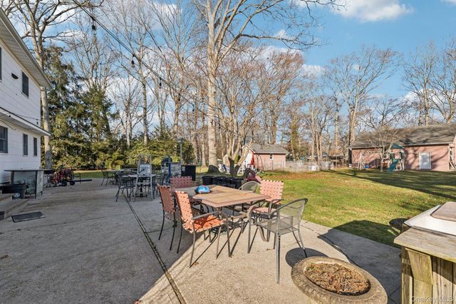 98 Auborn Avenue, Shirley, NY 11967