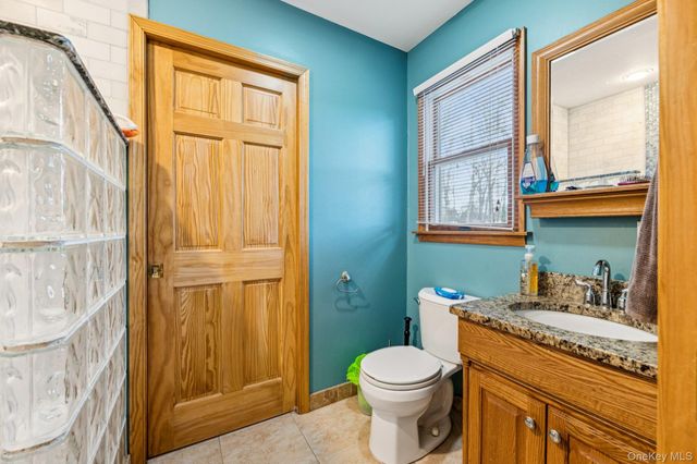 98 Auborn Avenue, Shirley, NY 11967