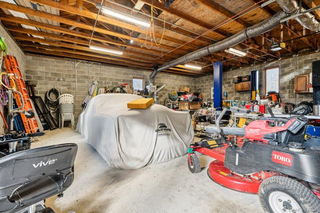 98 Auborn Avenue, Shirley, NY 11967