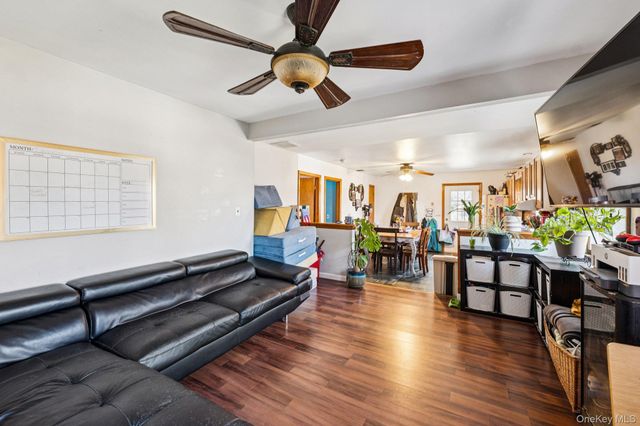 98 Auborn Avenue, Shirley, NY 11967