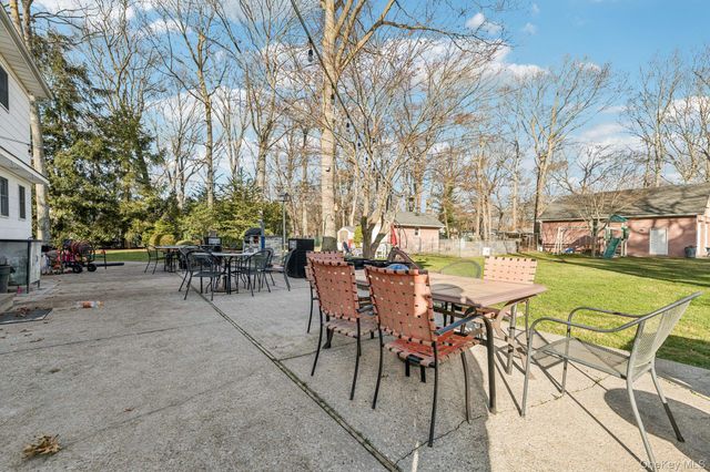 98 Auborn Avenue, Shirley, NY 11967