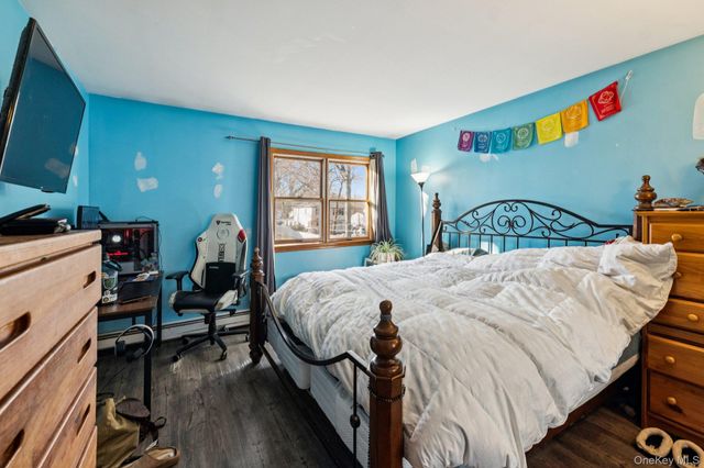 98 Auborn Avenue, Shirley, NY 11967