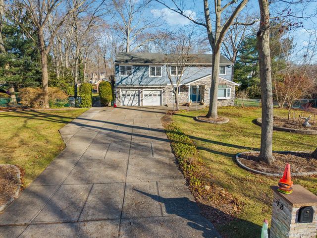 98 Auborn Avenue, Shirley, NY 11967