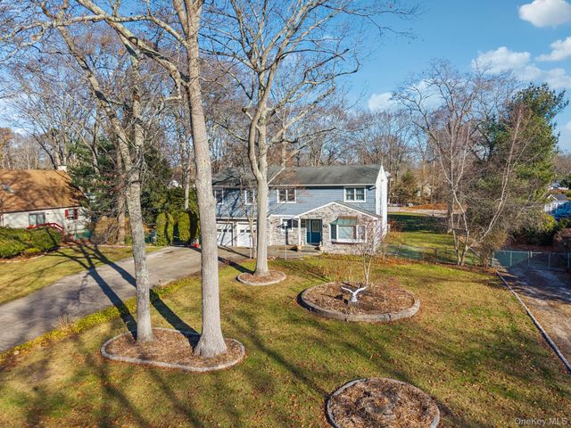 98 Auborn Avenue, Shirley, NY 11967
