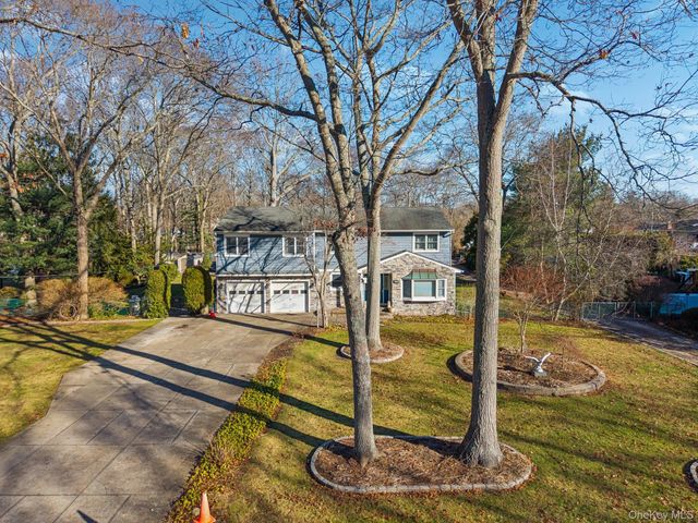 98 Auborn Avenue, Shirley, NY 11967