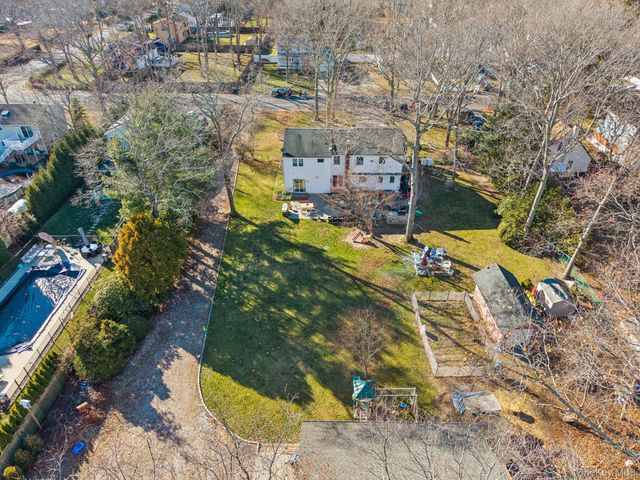 98 Auborn Avenue, Shirley, NY 11967