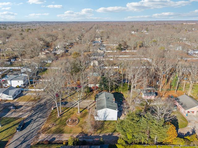 98 Auborn Avenue, Shirley, NY 11967