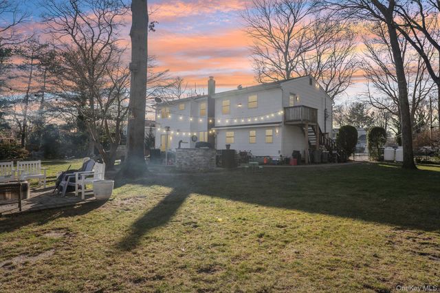 98 Auborn Avenue, Shirley, NY 11967