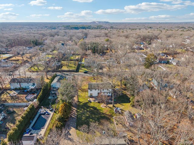 98 Auborn Avenue, Shirley, NY 11967