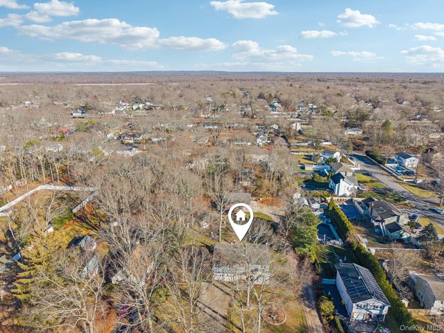 98 Auborn Avenue, Shirley, NY 11967