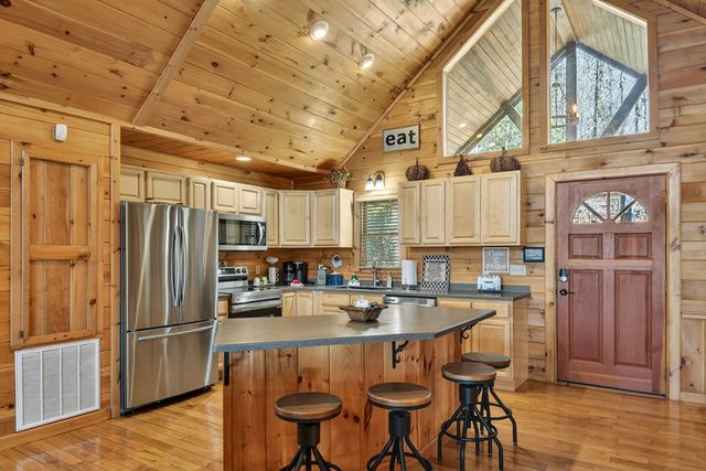 195 Trina Lane, Blue Ridge, GA 30513