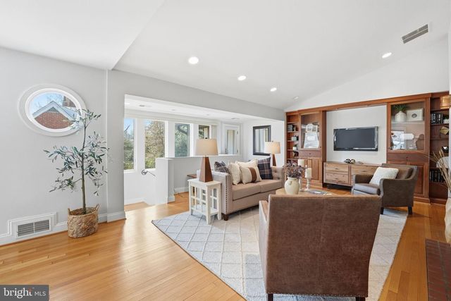 5600 16TH ST N, Arlington, VA 22205