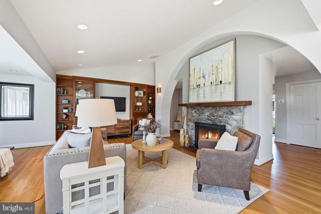 5600 16TH ST N, Arlington, VA 22205