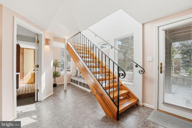 5600 16TH ST N, Arlington, VA 22205