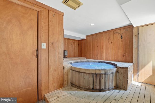 5600 16TH ST N, Arlington, VA 22205