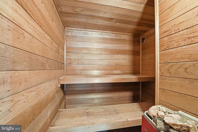 5600 16TH ST N, Arlington, VA 22205