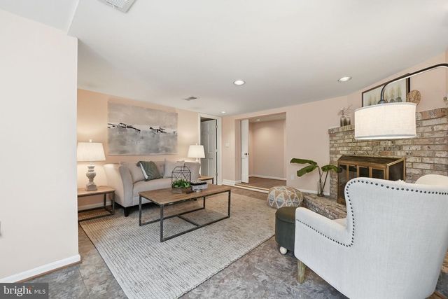 5600 16TH ST N, Arlington, VA 22205