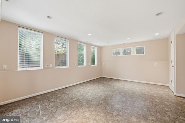 5600 16TH ST N, Arlington, VA 22205