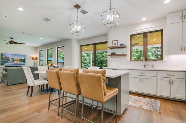 2707 La Mesa DR, Austin, TX 78704