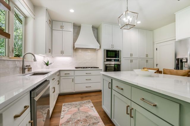 2707 La Mesa DR, Austin, TX 78704